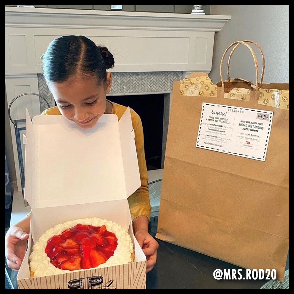 Girl opening a Banberry pie box. Image from @mrs.rod20